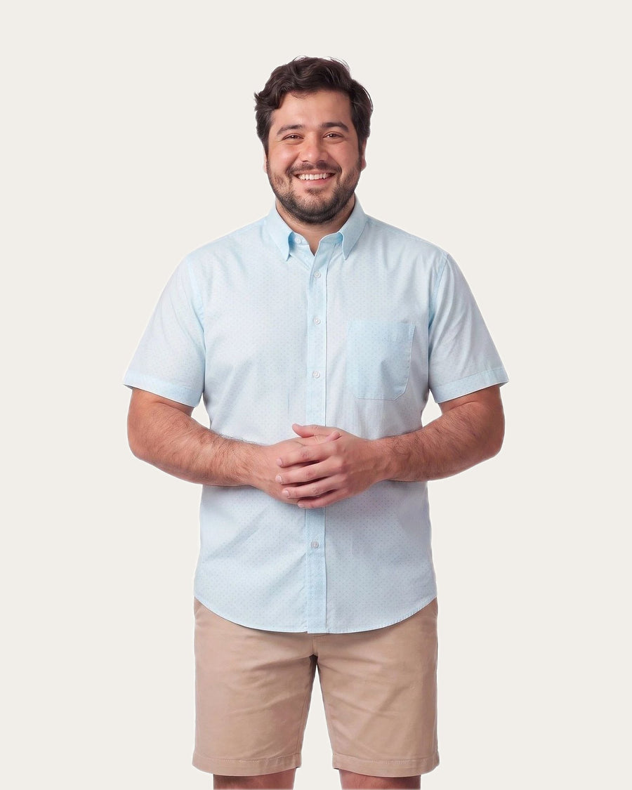 Camisa Hombre Manga Corta Celeste con Diseño KT · foto 1